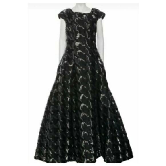 Carolina Herrera Haute Couture Gown  - Red carpet - Picture 2 of 4